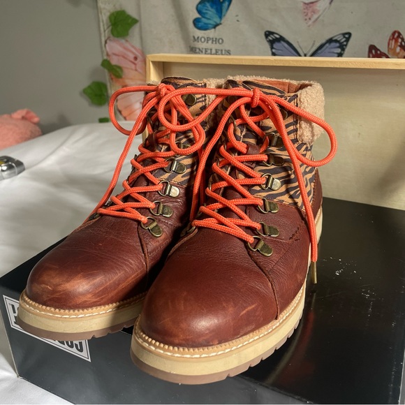 ‘TOMS’ Mesa Zebra Waterproof Lace-Up Boots | Size: 9 US Women’s - Picture 9 of 13